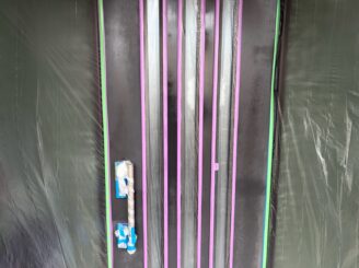 玄関ドア塗装の様子