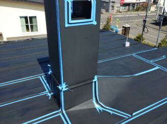 屋根のコーキングの様子