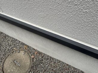 シーリング工事後の土台水切りの様子