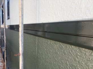 幕板塗装の様子